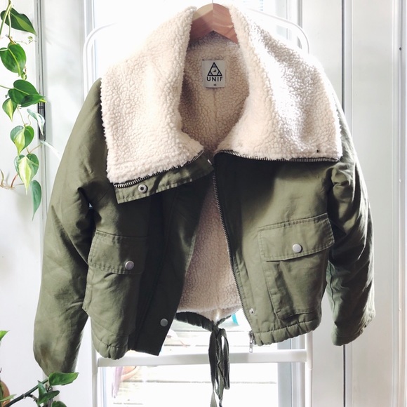 ββπββπΌπ» πβππ½ x UO Sherpa Army Green Jacketπ§₯ - Picture 2 of 8